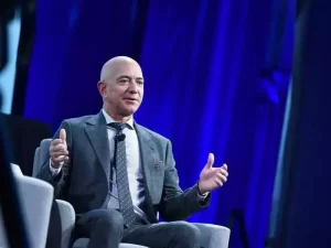 Read more about the article Jeff Bezos was an early investor in Airbnb, which means he’s likely to net millions from the home-sharing company’s hotly anticipated IPO